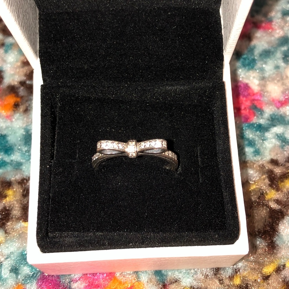 Pandora Sparkling Bow